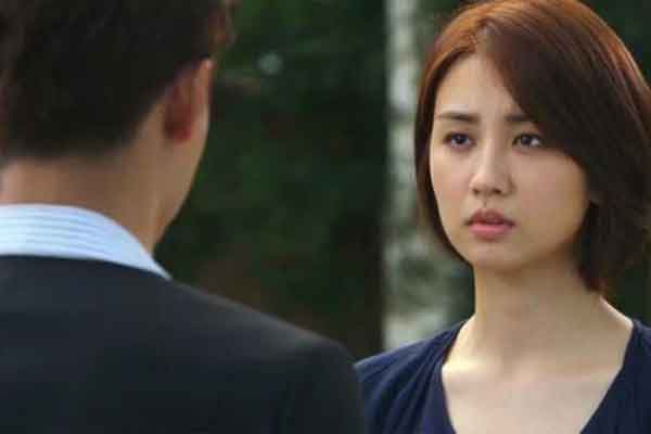 Con cần phẫu thuật tìm chồng cũ bị đuổi, bố chồng cũ đưa cho bọc đồ ăn thừa, về mở ra tôi òa khóc-3