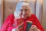 Cụ bà 110 tuổi ở Nghệ An minh mẫn đọc thơ tặng hơn 100 con cháu-5