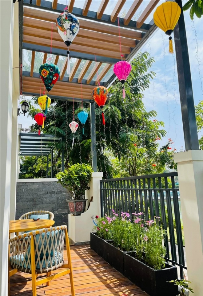 Làm mẹ lần 2 sau 13 năm với chồng mới, Vân Hugo sống viên mãn với gia đình nhỏ trong ngôi nhà hoa hồng-13