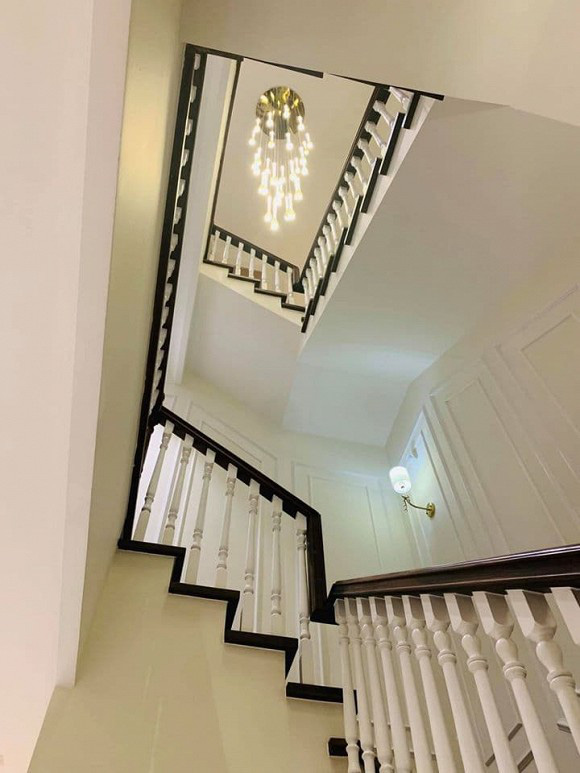 Làm mẹ lần 2 sau 13 năm với chồng mới, Vân Hugo sống viên mãn với gia đình nhỏ trong ngôi nhà hoa hồng-18