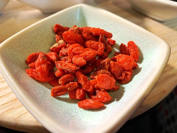 Thêm kỷ tử vào nước nóng uống buổi sáng, sau 30 ngày cơ thể gặt hái được 5 lợi ích-3