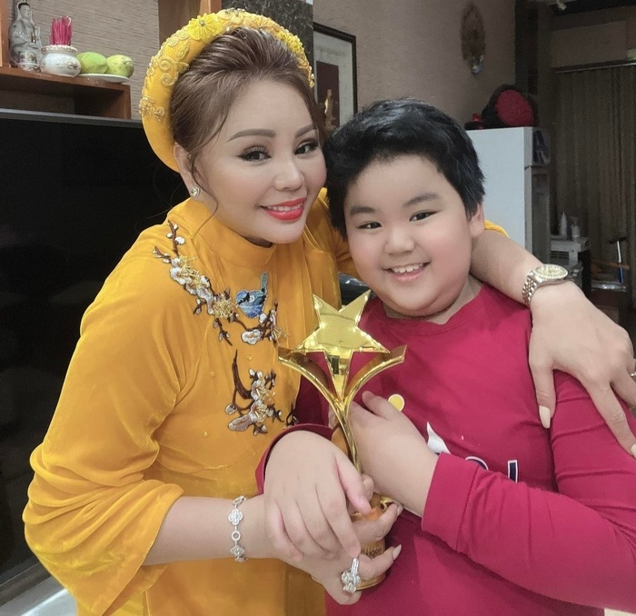 Con trai út quốc tịch Úc của Lê Giang được mẹ cưng chiều, càng lớn càng tình cảm-1