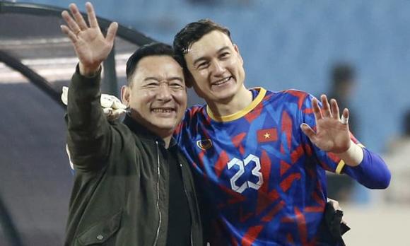 Lần đầu livestream với em chồng tương lai, Yến Xuân phản ứng bất ngờ khi bố Đặng Văn Lâm vào xem-7