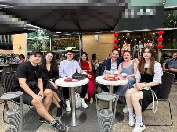 Lần đầu livestream với em chồng tương lai, Yến Xuân phản ứng bất ngờ khi bố Đặng Văn Lâm vào xem-9