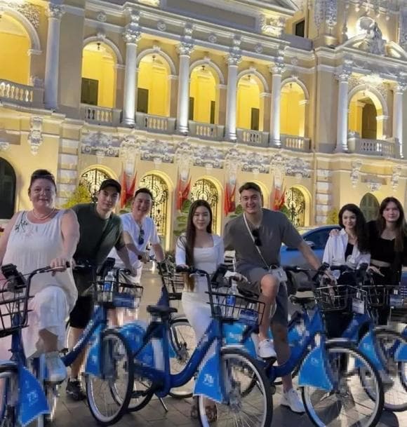 Lần đầu livestream với em chồng tương lai, Yến Xuân phản ứng bất ngờ khi bố Đặng Văn Lâm vào xem-10