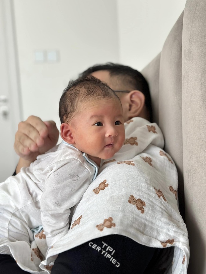 Ông xã MC Thu Hoài: Ra ngoài hô mưa gọi gió, về nhà chẳng ngại chăm con-1