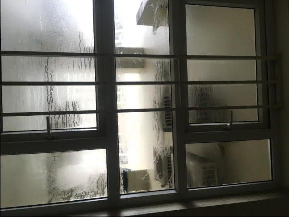 Dân mạng chia sẻ loạt ảnh tố cáo thời tiết nồm ẩm: Nước đọng trên gương, cửa kính, sàn nhà... ở đâu cũng thấy ướt-5