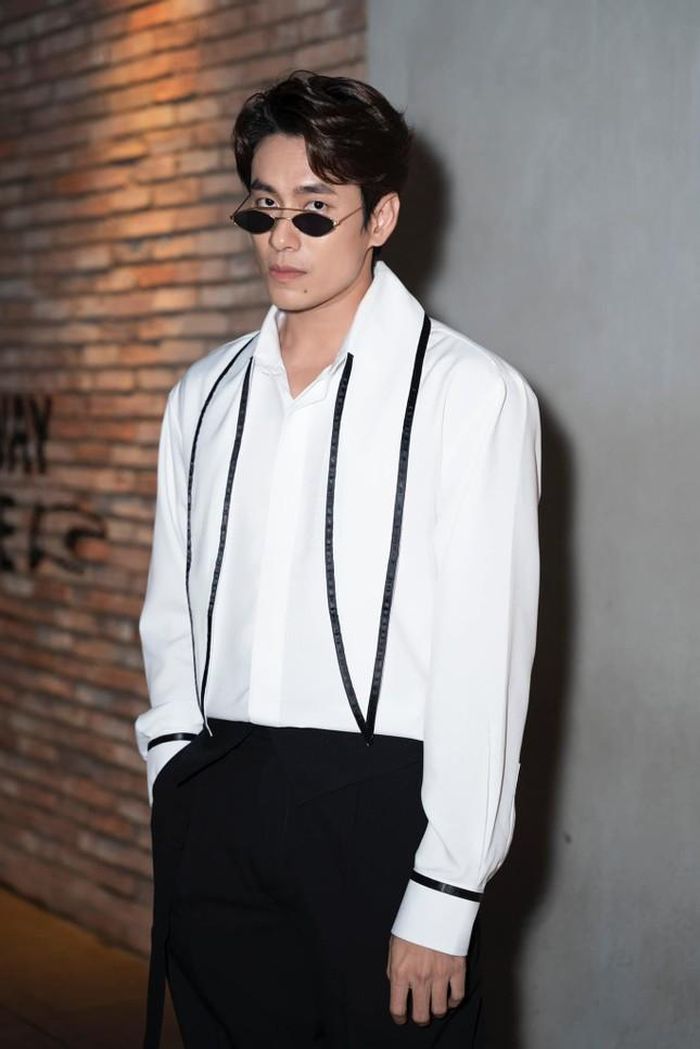 Kiều Minh Tuấn lột xác ngoạn mục: Nhan sắc ngày càng trẻ trung, gu ăn mặc hiện đại-4
