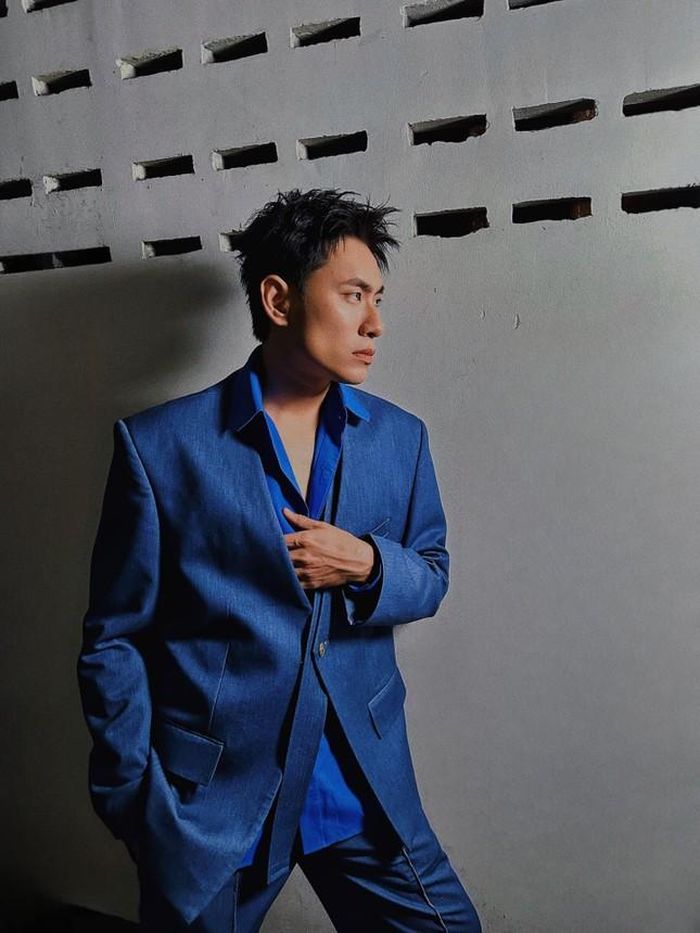 Kiều Minh Tuấn lột xác ngoạn mục: Nhan sắc ngày càng trẻ trung, gu ăn mặc hiện đại-5