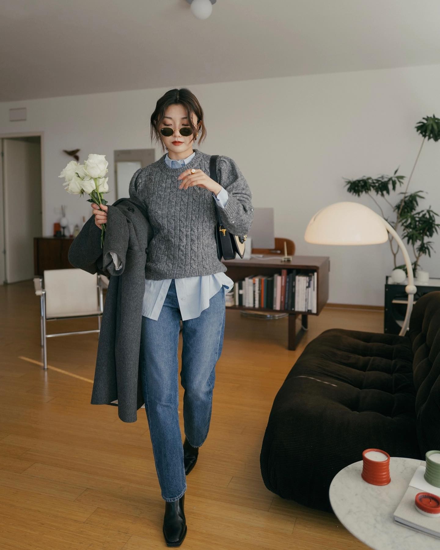 10 set đồ tối màu giúp bạn mặc đẹp trong ngày mưa nồm-5