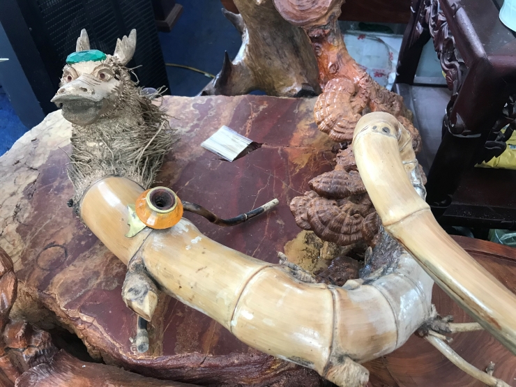 Chiêm ngưỡng chiếc điếu cày làm từ thứ bỏ đi, giá bán 3 triệu đồng-2