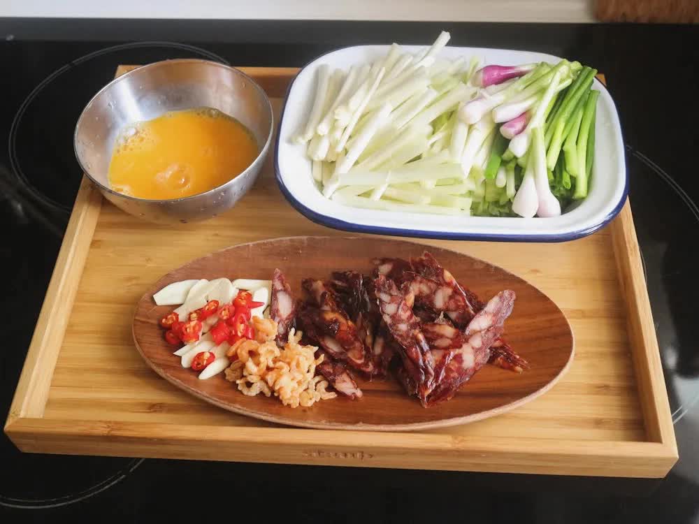 Bữa sáng làm bún xào cả nhà ăn vừa lạ miệng lại đủ chất!-2