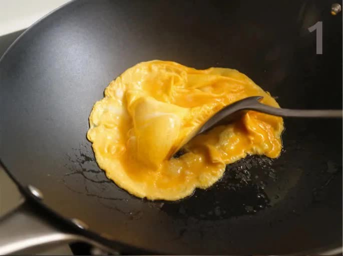 Bữa sáng làm bún xào cả nhà ăn vừa lạ miệng lại đủ chất!-3