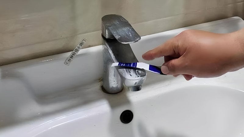 Vòi inox bị ố vàng, rỉ sét áp dụng 6 mẹo này giúp vòi sạch nhanh chóng-1