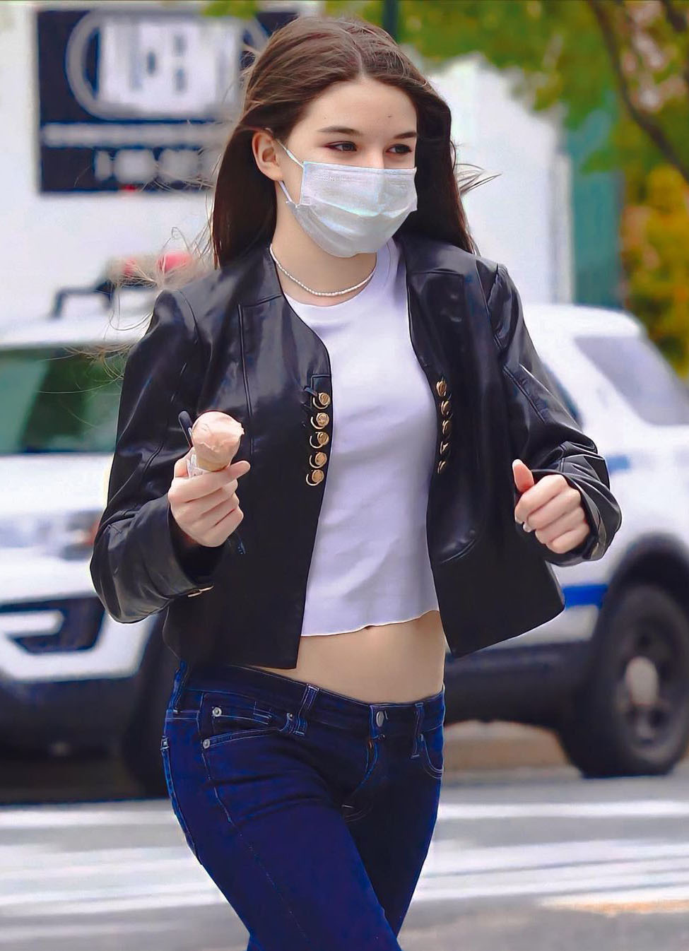 Nhìn loạt ảnh street style của Suri, netizen không sốc visual mới là lạ!-3