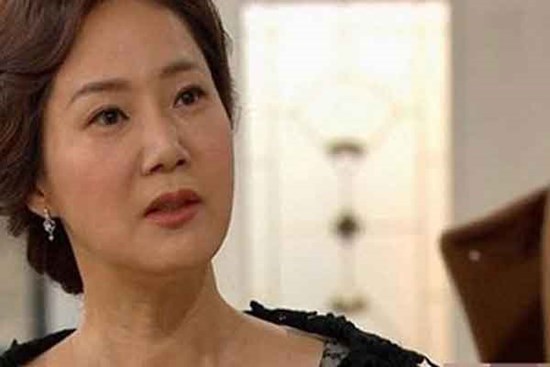 Sinh con xong, tôi ôm chặt mẹ chồng mà khóc và cảm ơn bà