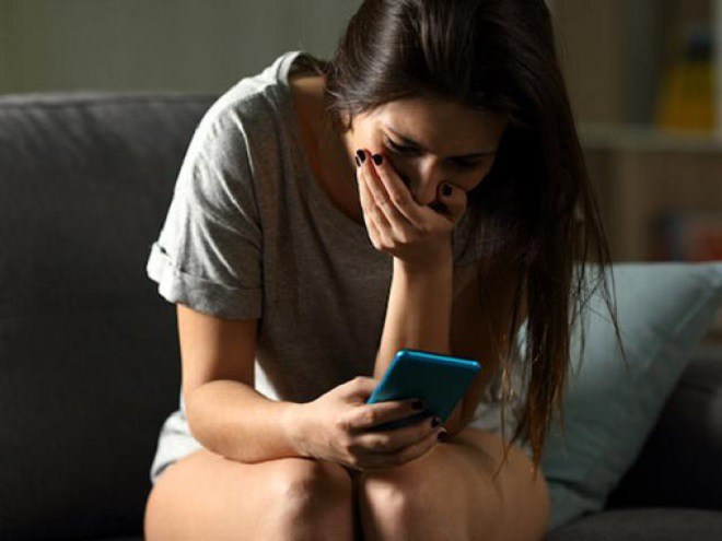 Phát hiện bạn trai 1 năm đã có người yêu 10 năm, tôi càng đau hơn khi anh gọi điện tới-1