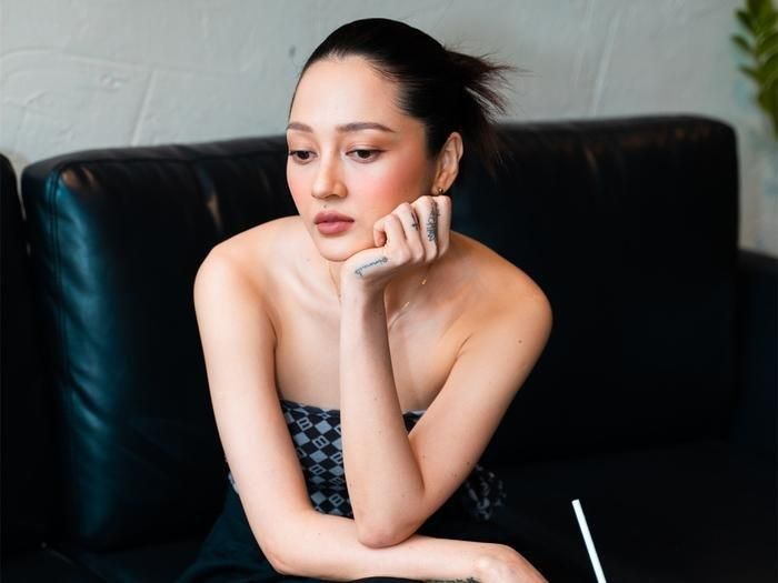 Rộ ảnh ca sĩ Bảo Anh ôm hôn thắm thiết bạn trai tin đồn sinh năm 1999-1