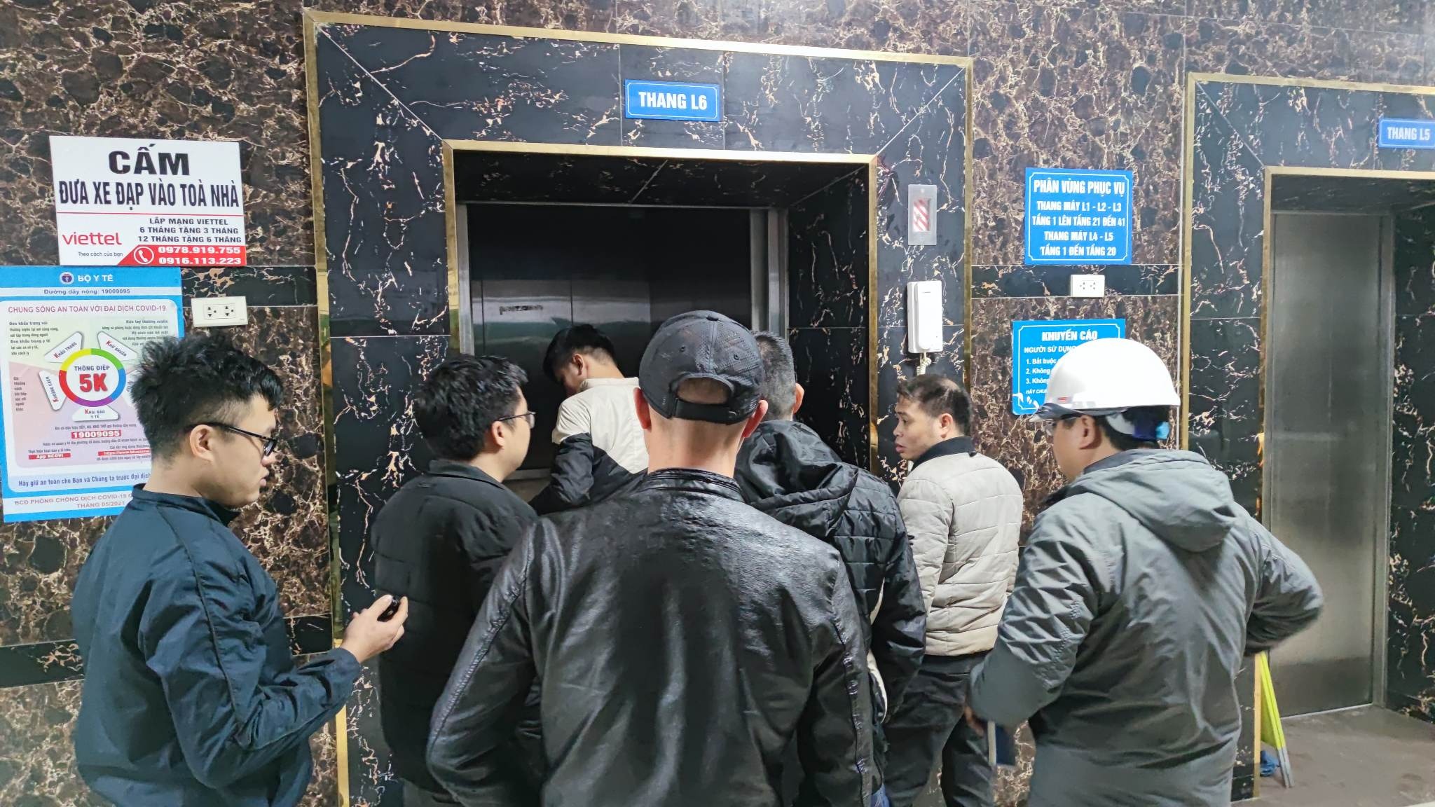 Vụ cháy ở chung cư đông dân nhất Hà Nội: 3 lượt, gia đình tôi đi bộ gần 90 tầng-3