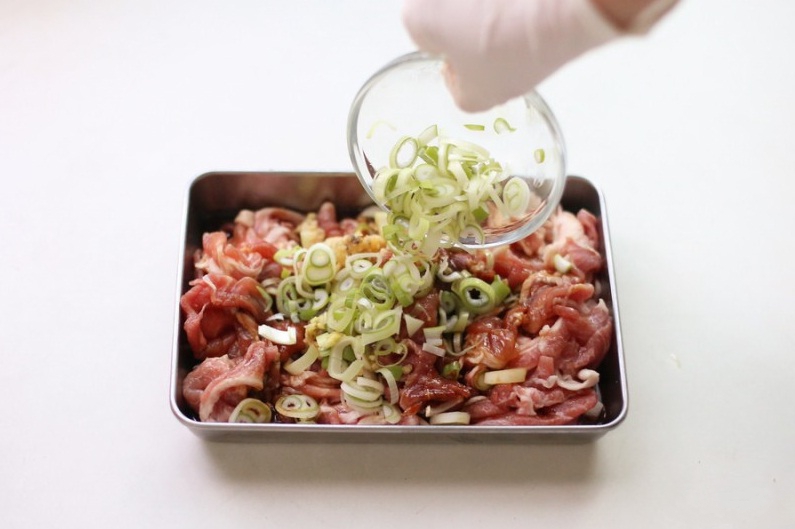 Vẫn là thịt heo xào, nhưng thử làm kiểu Hàn ăn lạ miệng hơn hẳn!-4