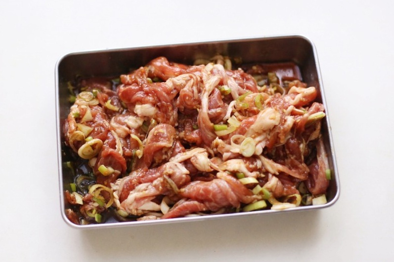 Vẫn là thịt heo xào, nhưng thử làm kiểu Hàn ăn lạ miệng hơn hẳn!-5