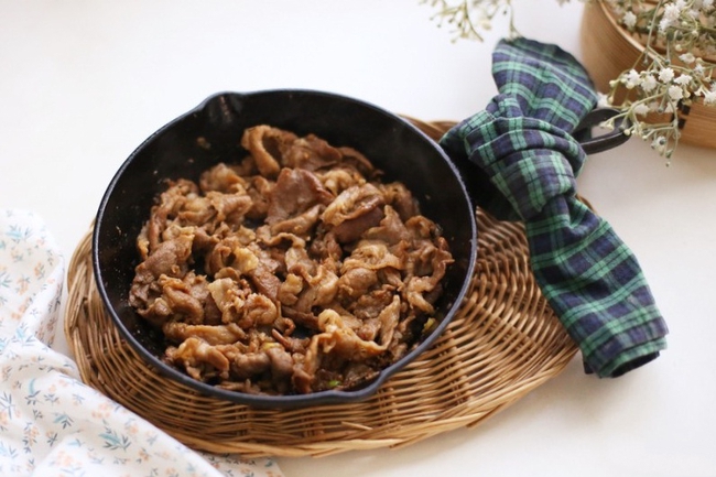 Vẫn là thịt heo xào, nhưng thử làm kiểu Hàn ăn lạ miệng hơn hẳn!-8