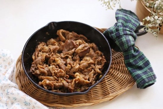 Vẫn là thịt heo xào, nhưng thử làm kiểu Hàn ăn lạ miệng hơn hẳn!