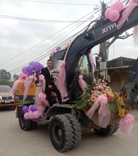 Chú rể ở Nghệ An dùng máy xúc đi rước dâu gây bão-1