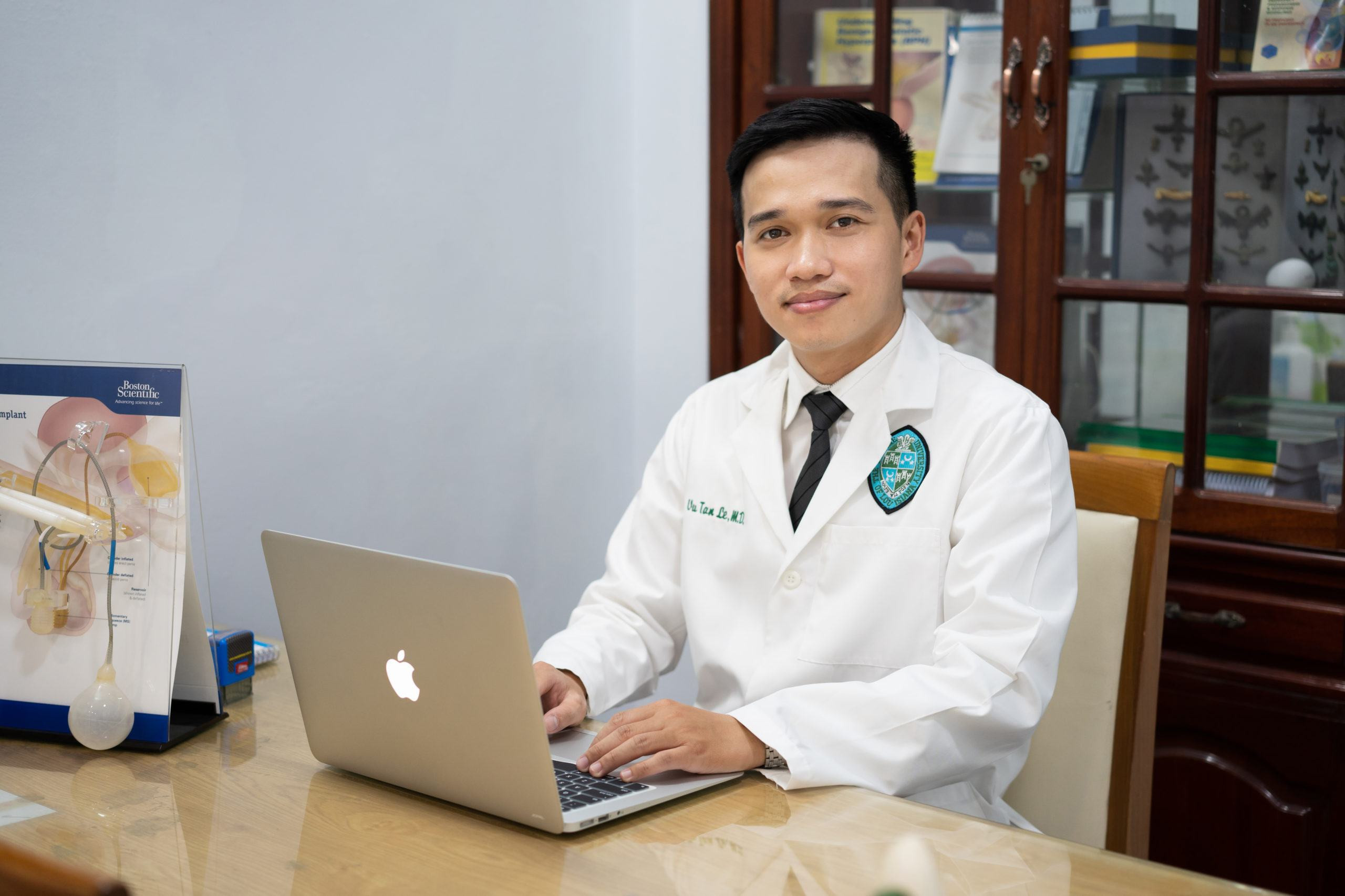 Nam thanh niên suýt mất cậu nhỏ vì tự tiêm filler tăng kích cỡ-1