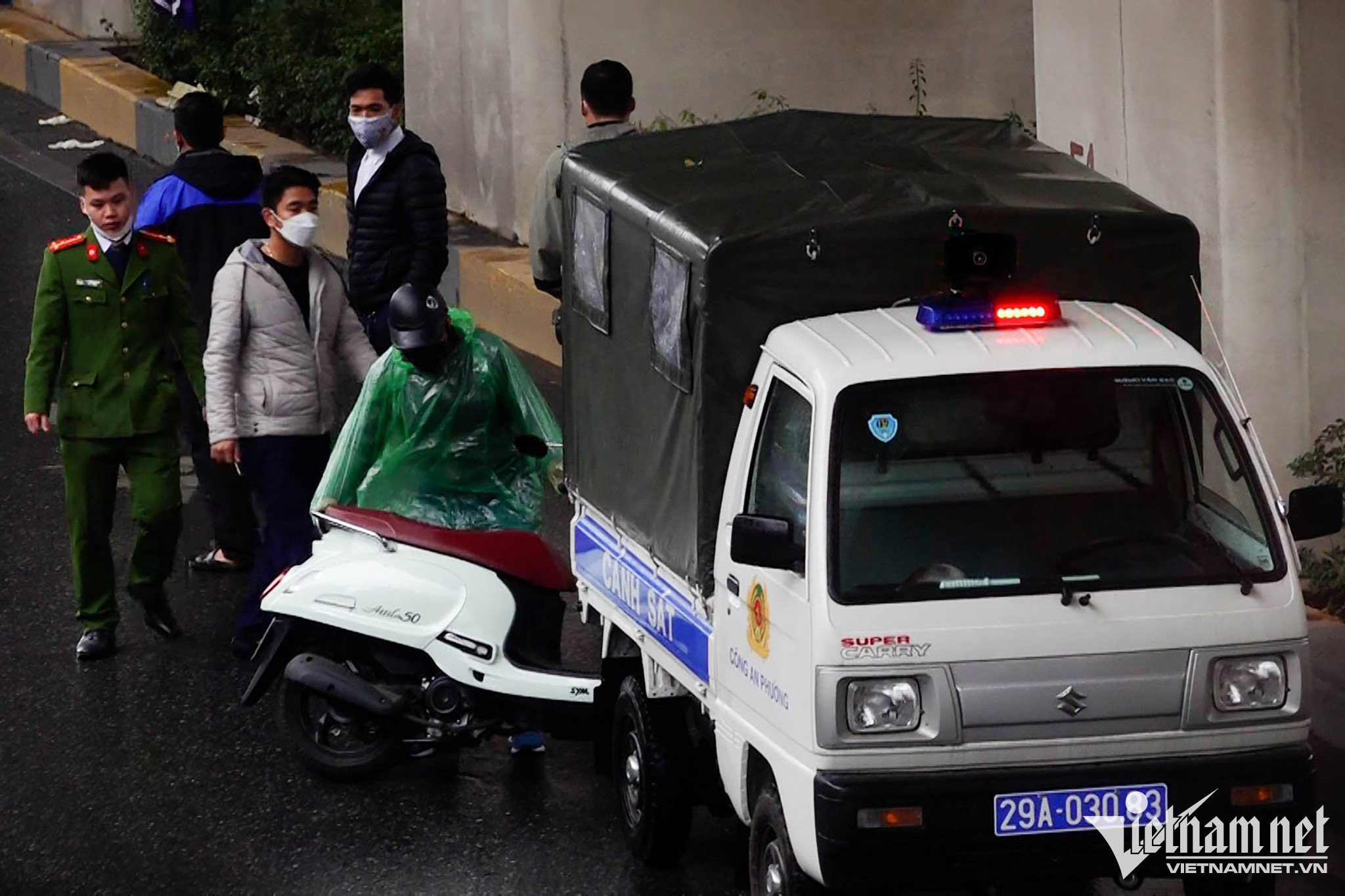 Tìm camera hành trình vụ nam sinh trường chuyên tử nạn tại hầm chui Thanh Xuân-2