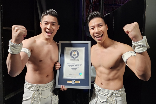 Khoảnh khắc chinh phục Guinness cuối cùng của Quốc Cơ - Quốc Nghiệp-9