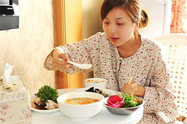 Lời đáp của con trai khiến mẹ chồng thay đổi hẳn thái độ với nàng dâu-3