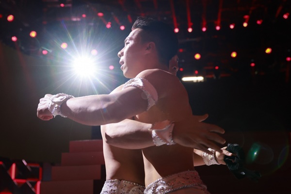 Khoảnh khắc chinh phục Guinness cuối cùng của Quốc Cơ - Quốc Nghiệp-5