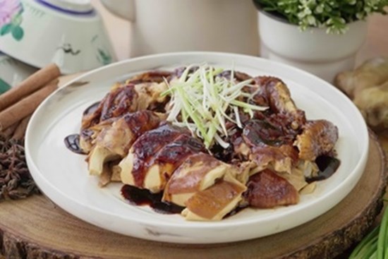 Làm gà luộc xì dầu mới lạ cho rằm tháng Giêng
