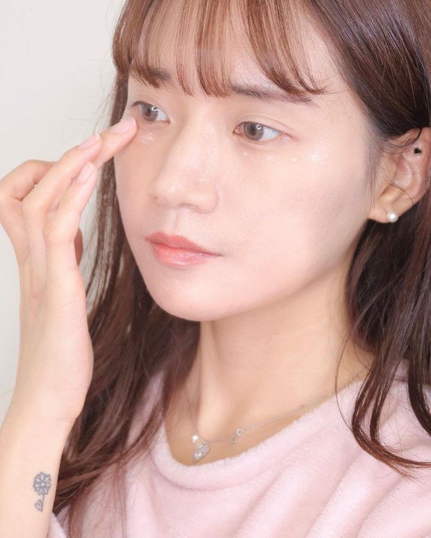 5 cách ngừa nếp nhăn mắt cho nàng công sở thường xuyên dùng máy tính-3