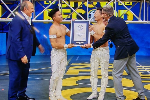 Quốc Cơ - Quốc Nghiệp xô xát trước giờ biểu diễn?-6