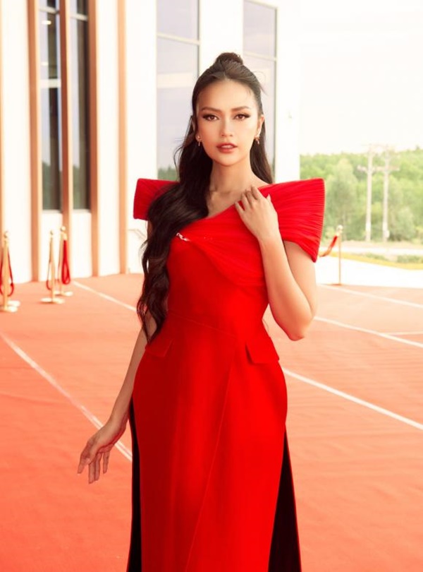 Muôn kiểu phản ứng của Hoa, Á hậu Việt khi bị tố chưa tốt nghiệp, lộ bảng điểm bết bát-2