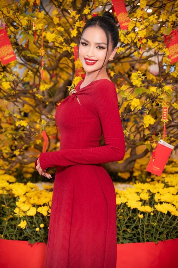 Muôn kiểu phản ứng của Hoa, Á hậu Việt khi bị tố chưa tốt nghiệp, lộ bảng điểm bết bát-6