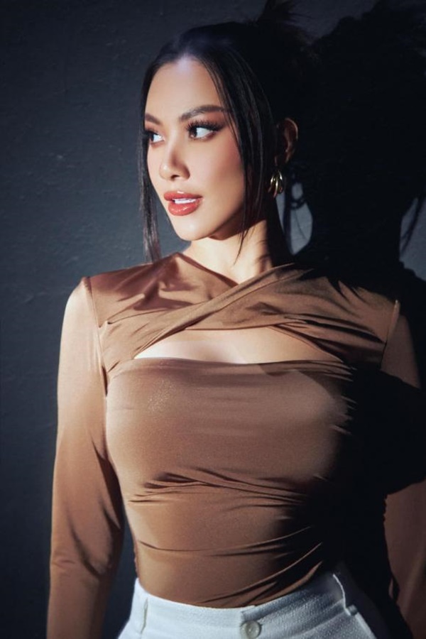 Muôn kiểu phản ứng của Hoa, Á hậu Việt khi bị tố chưa tốt nghiệp, lộ bảng điểm bết bát-9