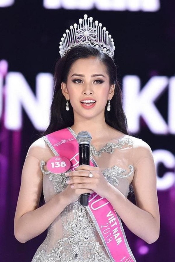 Muôn kiểu phản ứng của Hoa, Á hậu Việt khi bị tố chưa tốt nghiệp, lộ bảng điểm bết bát-13