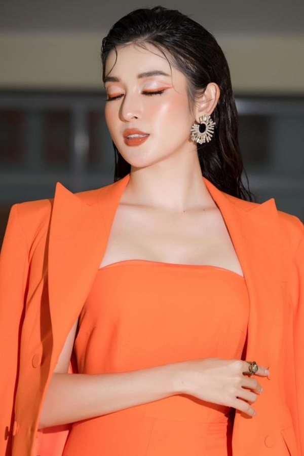 Muôn kiểu phản ứng của Hoa, Á hậu Việt khi bị tố chưa tốt nghiệp, lộ bảng điểm bết bát-23