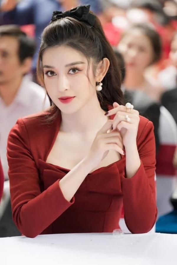 Muôn kiểu phản ứng của Hoa, Á hậu Việt khi bị tố chưa tốt nghiệp, lộ bảng điểm bết bát-24