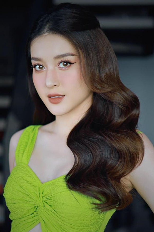 Muôn kiểu phản ứng của Hoa, Á hậu Việt khi bị tố chưa tốt nghiệp, lộ bảng điểm bết bát-25