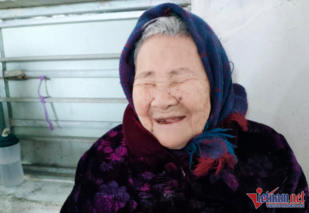 Cụ bà 110 tuổi ở Nghệ An minh mẫn đọc thơ tặng hơn 100 con cháu-3