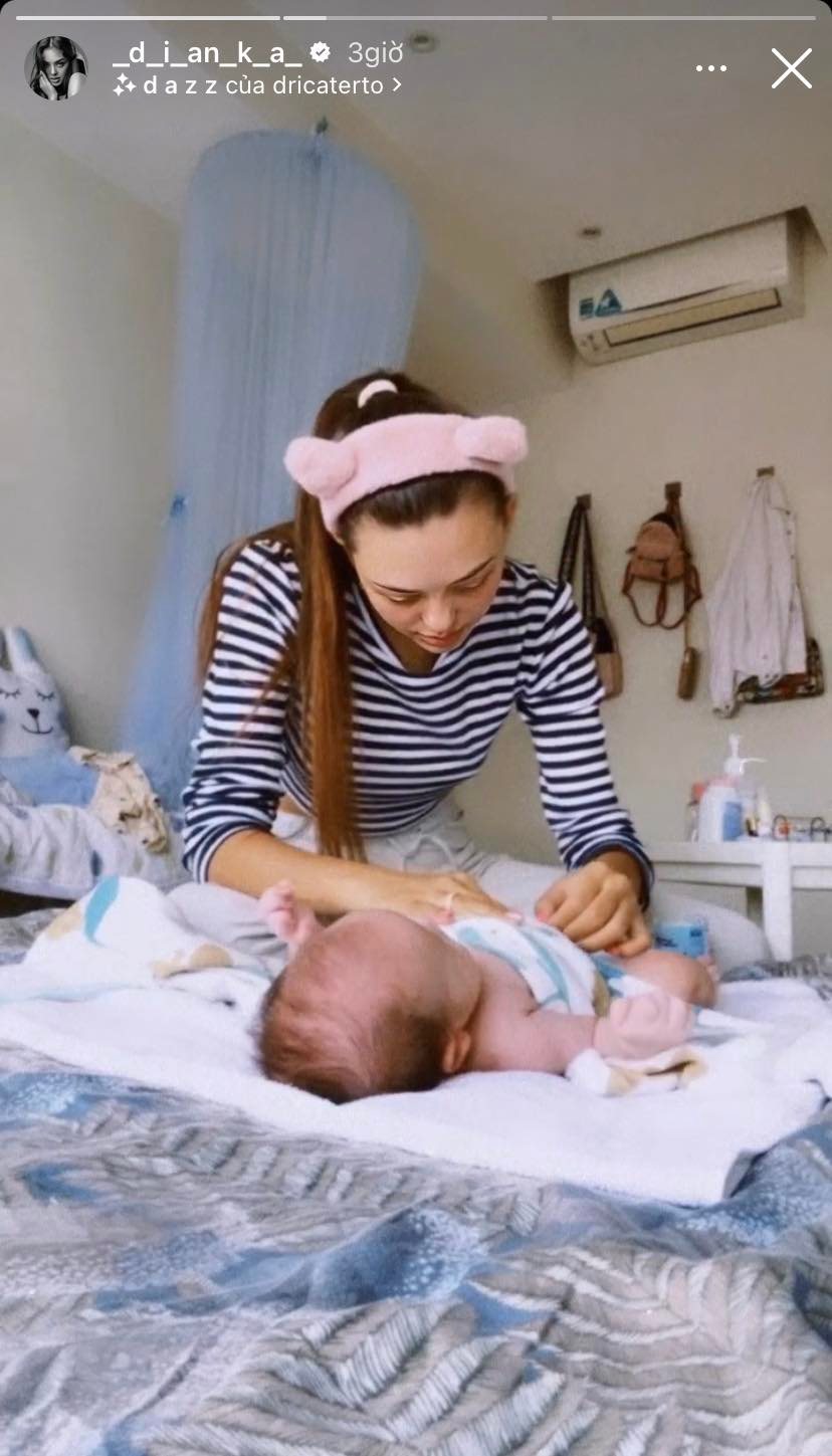 Vợ Bùi Tiến Dũng thoải mái khoe mặt mộc, để lộ diện mạo chuẩn mẹ bỉm khi ở nhà-2