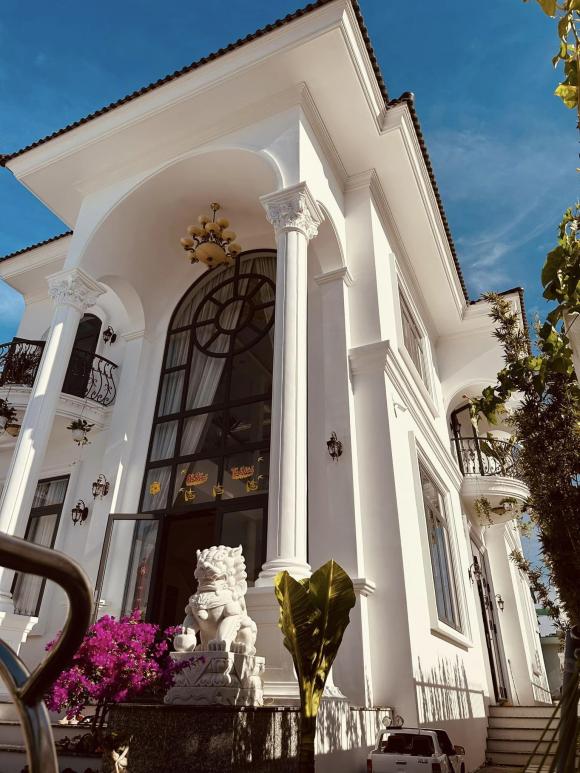 Cô gái 33 tuổi xây biệt thự tặng bố mẹ, dân mạng chỉ biết ngưỡng mộ-2