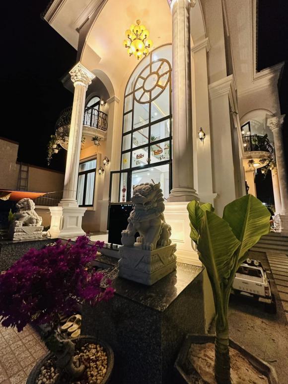 Cô gái 33 tuổi xây biệt thự tặng bố mẹ, dân mạng chỉ biết ngưỡng mộ-3