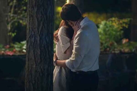 Cuộc điện thoại từ mẹ ruột giúp cô gái phát hiện bạn trai đã có vợ, cách xử lý sau cuối mới 'gắt'