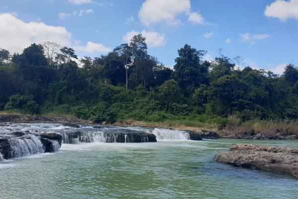 Thấy người đàn ông chới với giữa dòng nước, thanh niên vội lao xuống ứng cứu và cái kết đau lòng-1