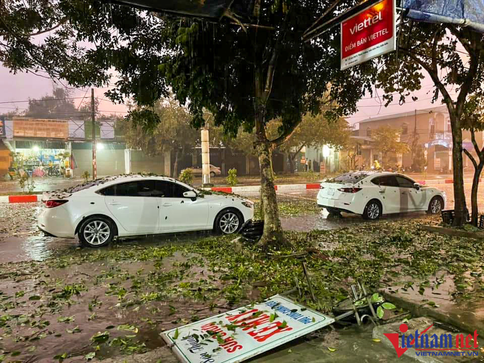 Mưa đá với mật độ dày ở thành phố Điện Biên Phủ-3